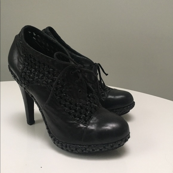 Catherine Malendrino Woven Leather Stiletto - Picture 1 of 2